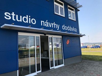 Instalace horizontálních hliníkových slunolamů pro objekt Koupelny Ptáček