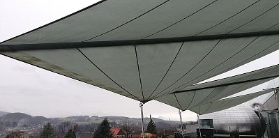Instalace stínicích plachet pro zastínění terasy hotelu Antonie ve Frýdlantu