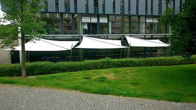 Instalace stínicích plachet SunSquare® pro kavárnu BLOX v Praze 6