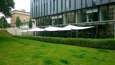 Instalace stínicích plachet SunSquare® pro kavárnu BLOX v Praze 6