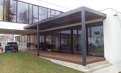 Instalace stínicích plachet SunSquare® pro kavárnu BLOX v Praze 6