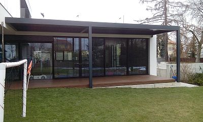 Instalace stínicích plachet SunSquare® pro kavárnu BLOX v Praze 6