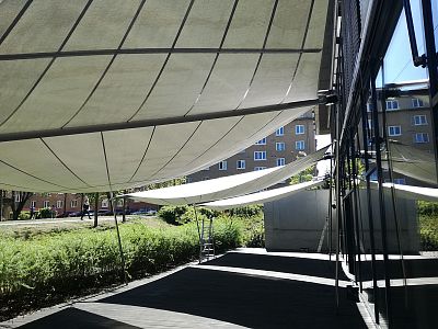 Instalace stínicích plachet SunSquare® pro kavárnu BLOX v Praze 6