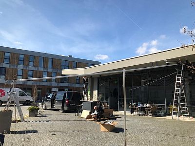 Montáž automatizované stínicí plachty pro hotel a restauraci Panská zahrada v Dobřichovicích