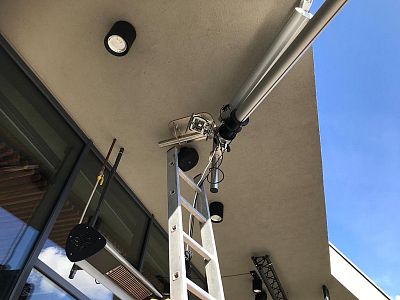 Montáž automatizované stínicí plachty pro hotel a restauraci Panská zahrada v Dobřichovicích