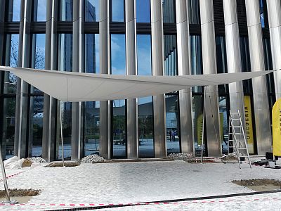 Montáž stínicích plachet SunSquare pro budovu Main Point Pankrác v Praze